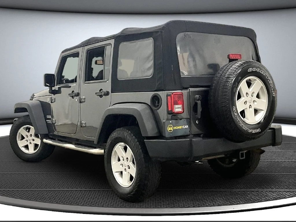 Used 2014 Gray Jeep Unlimited Sport image 4