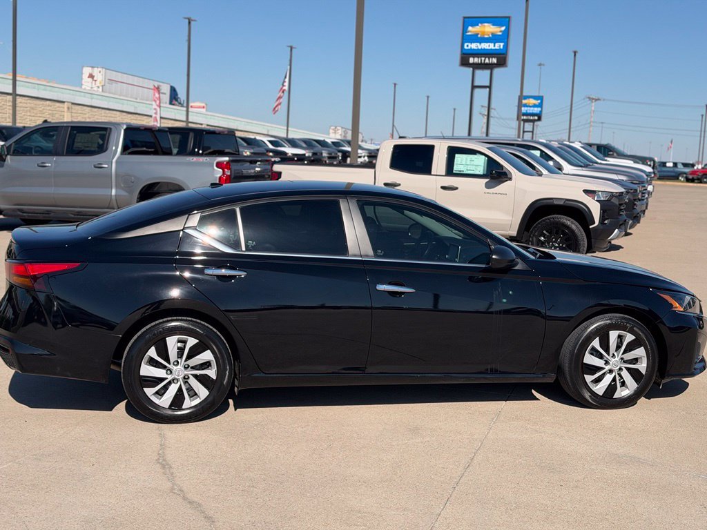 Used 2025 Black Nissan 2.5 S image 7