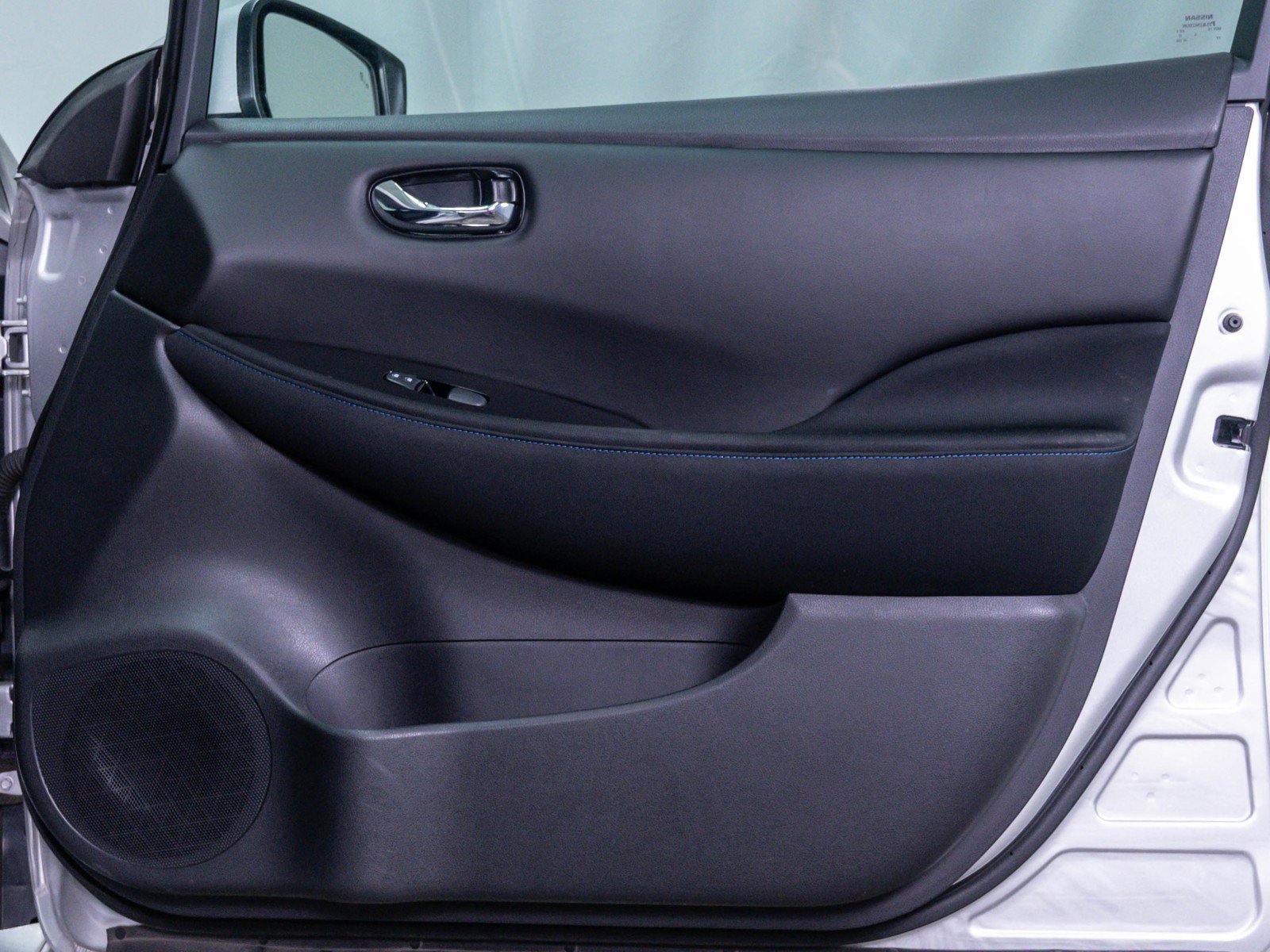 Used 2022 Brilliant Silver Nissan SV PLUS image 9