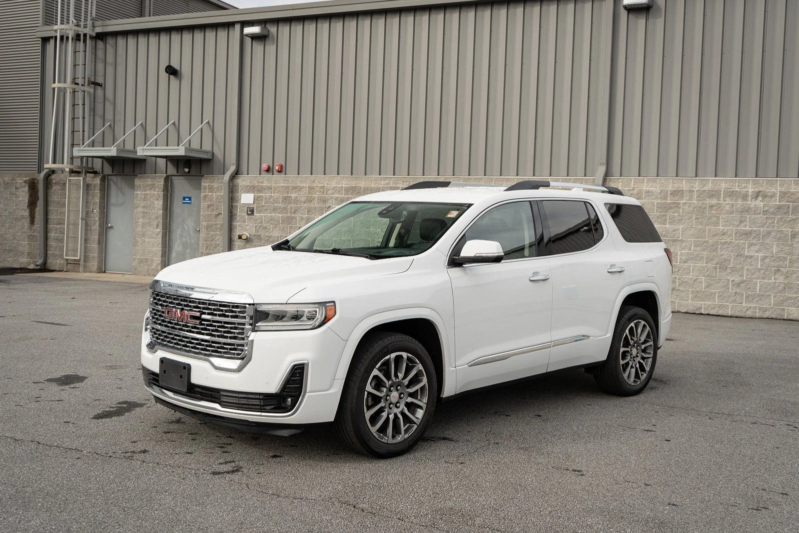 Used 2023 White GMC Denali image 3