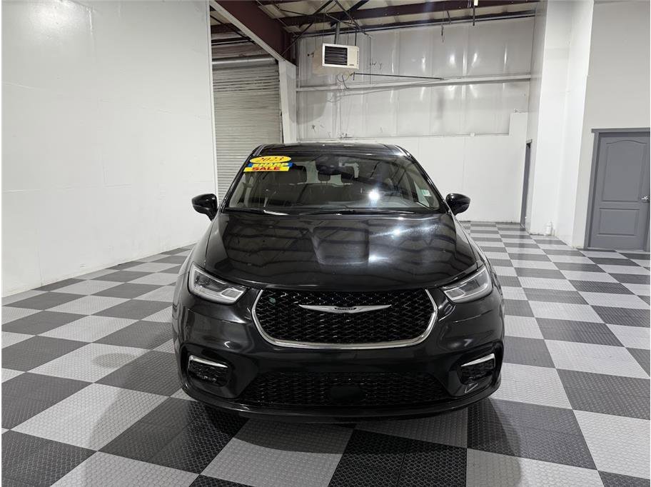 2023 Chrysler Pacifica Touring L photo 4