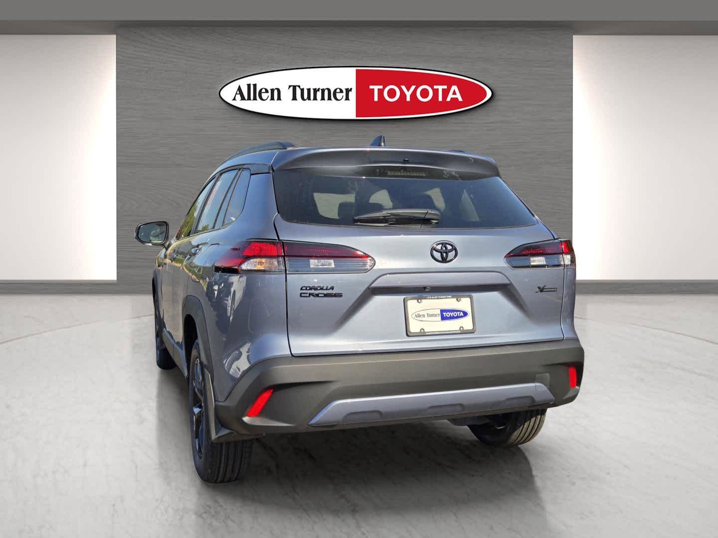 2026 Toyota Corolla Cross LE - Photo 8