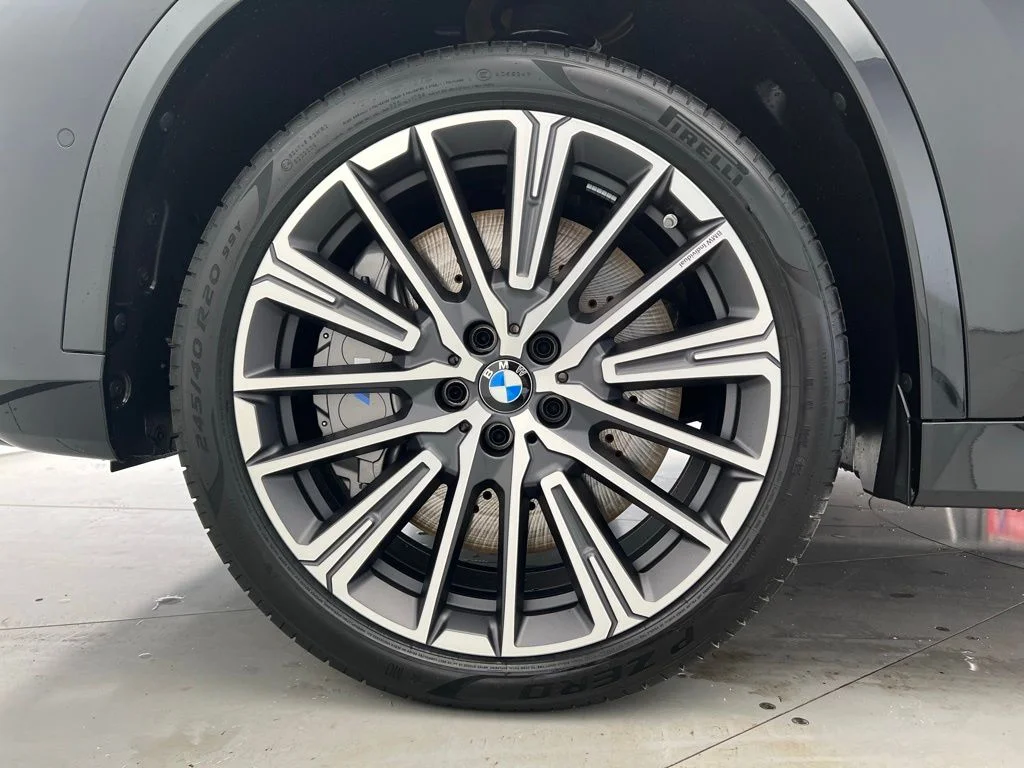 Used 2026 Black Sapphire Metallic BMW M35i image 22