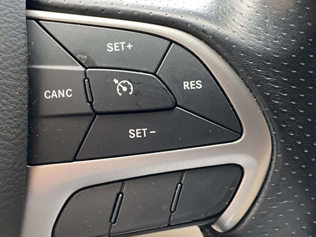 Used 2020 Blue Dodge SXT Plus image 29