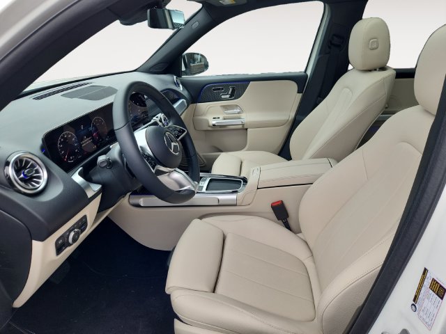 Used 2025 White Mercedes-Benz GLB 250 image 9
