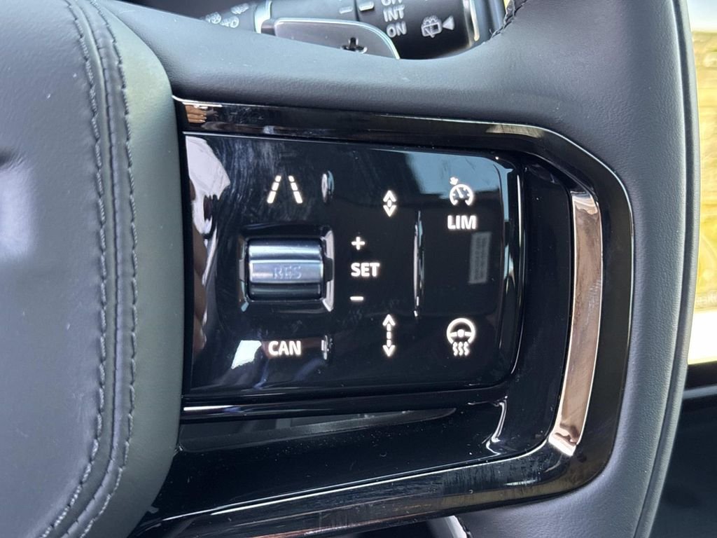 Used 2025 Fuji White Land Rover Autobiography image 29