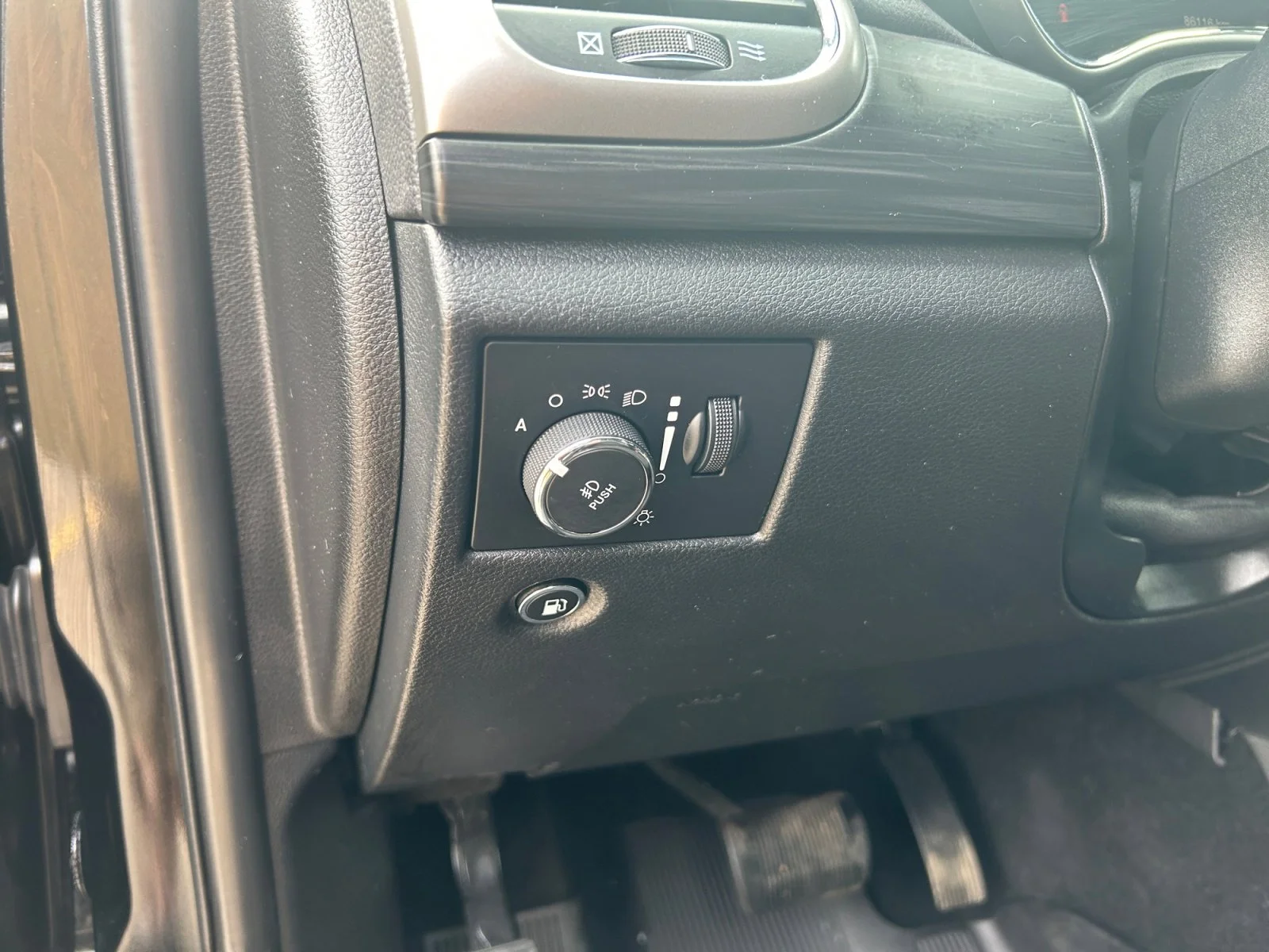 Used 2019 Diamond Black Crystal Pearl Jeep ALTITUDE image 15