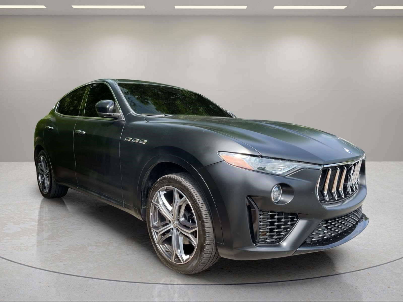 Used 2020  Maserati Base image 10