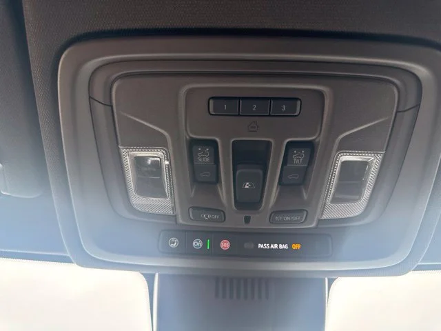 Used 2025 White GMC Denali image 38
