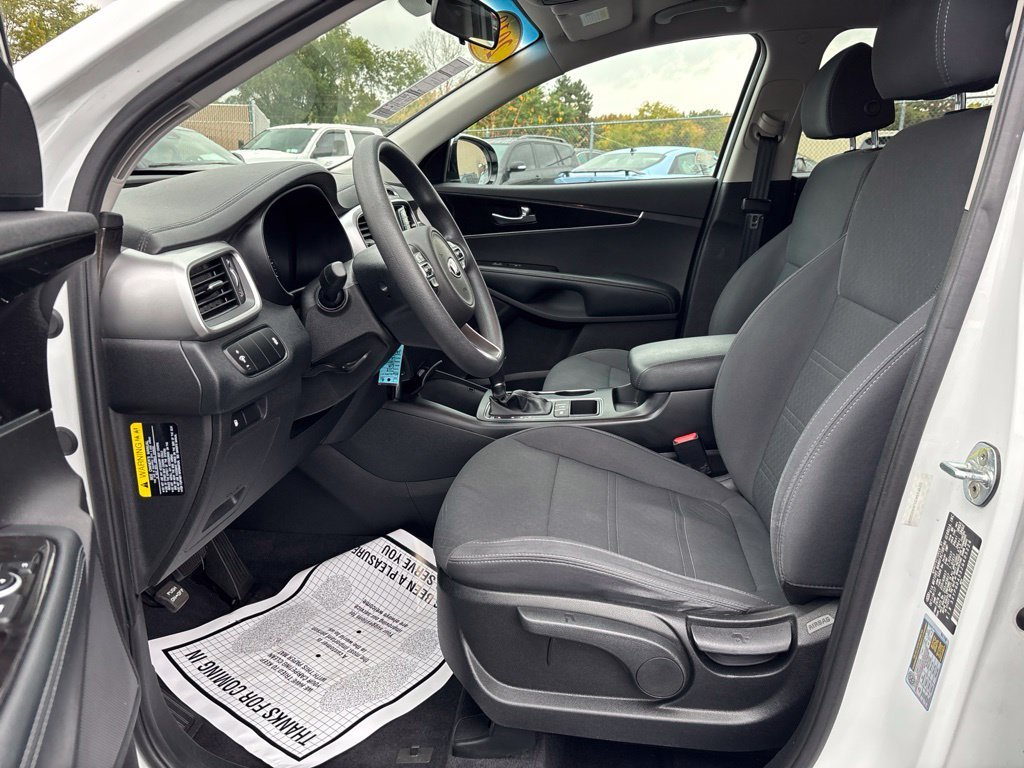 Used 2018 White Kia LX image 12