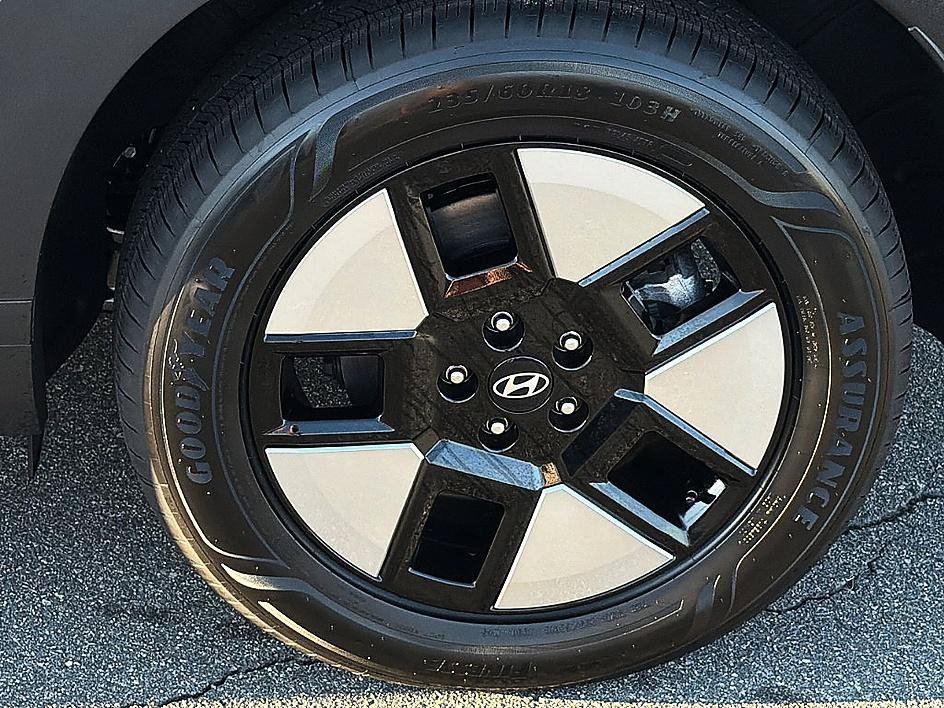 New 2027 Phantom Black Hyundai SEL image 5