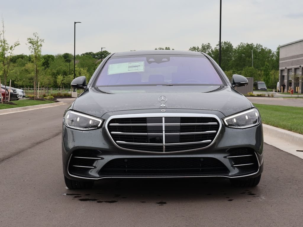 New 2026 MANUFAKTUR Graphite Metallic Mercedes-Benz S 580 image 2