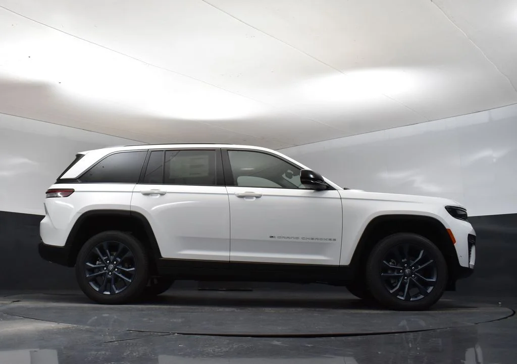 New 2026 Bright White Clearcoat Jeep  image 52