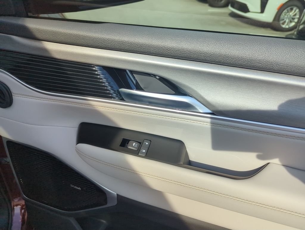 New 2026 Velvet Red Pearl-Coat Exterior Paint Jeep Limited Reserve image 38