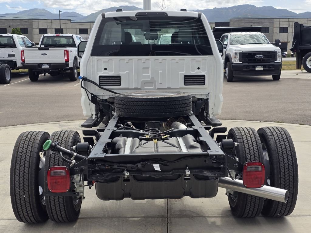 New 2026 Oxford White Ford F-550® XL image 21