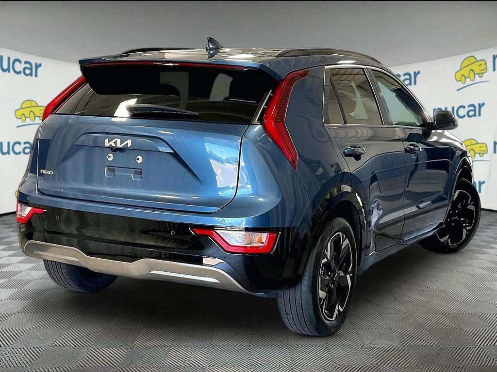 Used 2024 Blue Kia Wind image 6