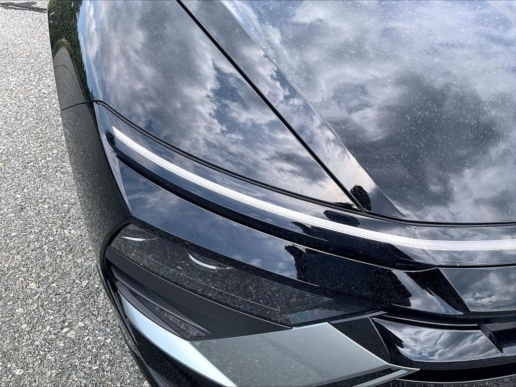 Used 2025 Black Hyundai SE image 31