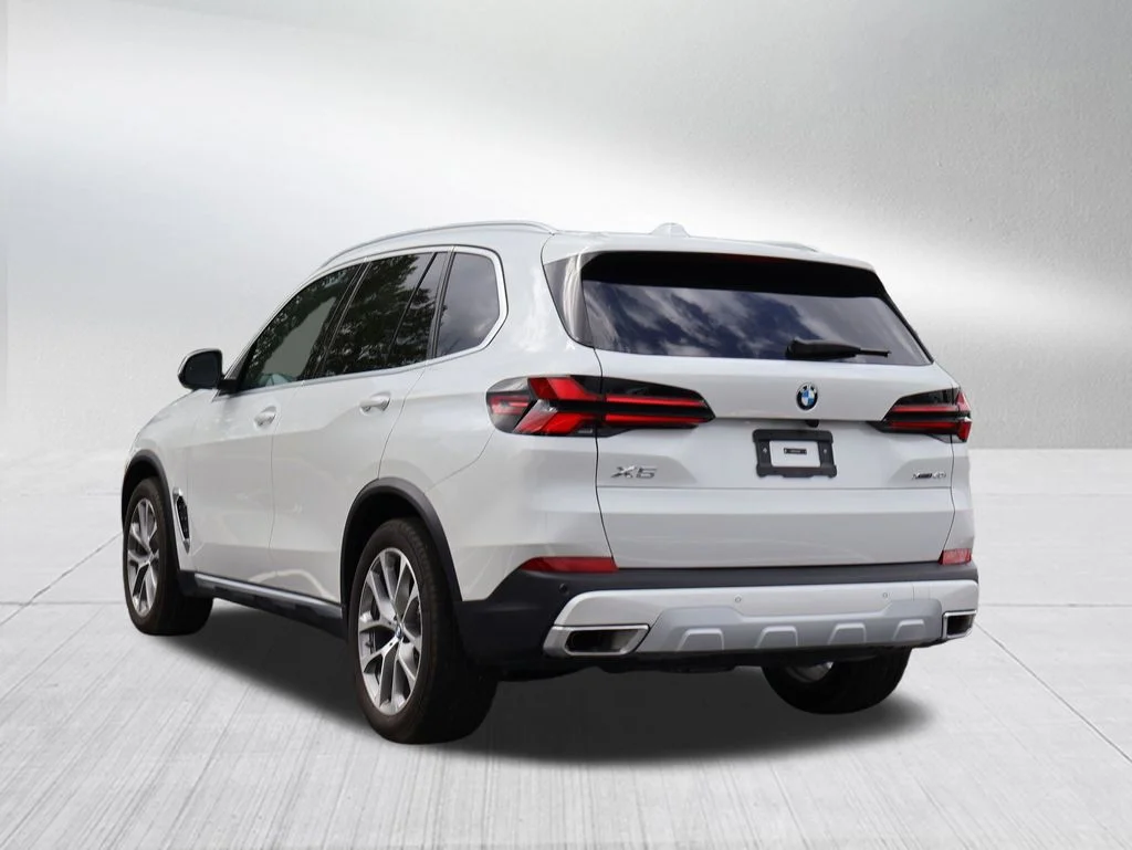 Used 2026 White BMW xDrive40i image 5