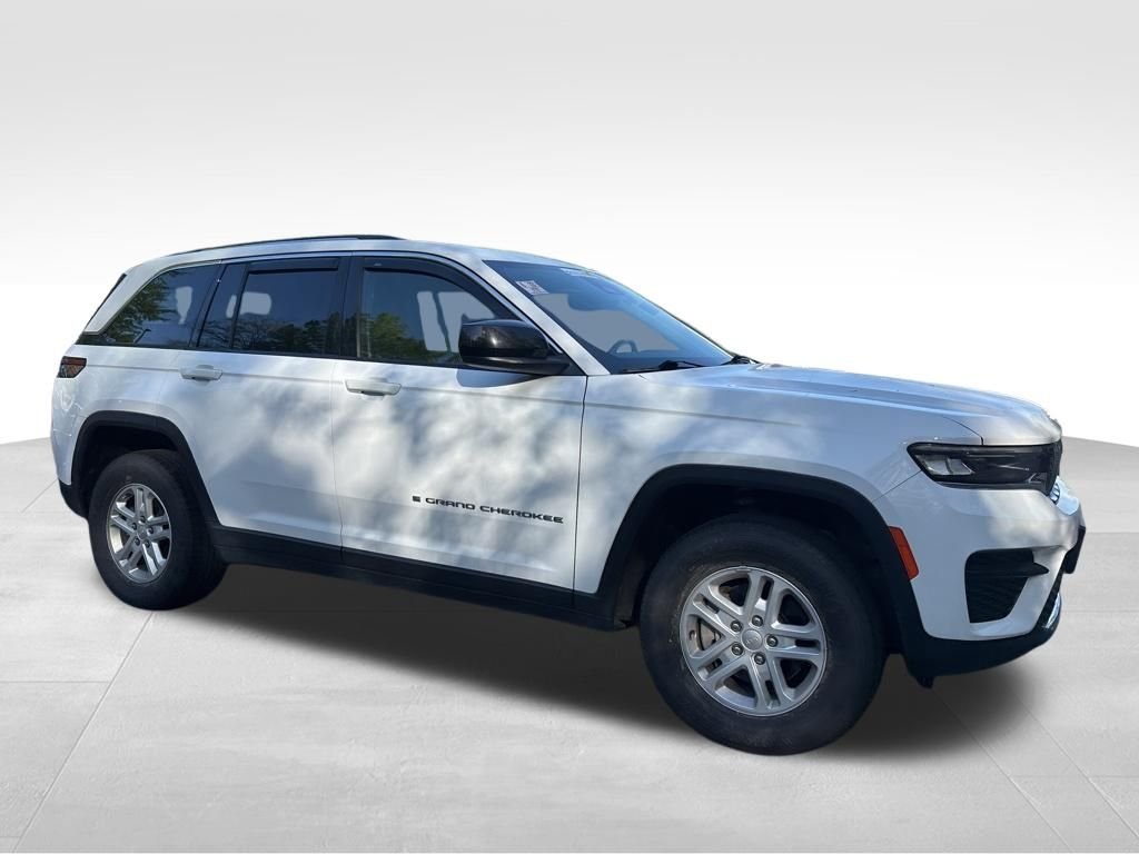 Used 2023 White Jeep Laredo image 10