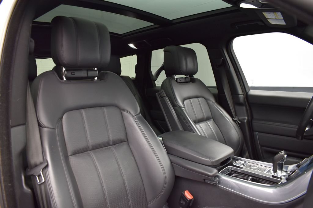 Used 2019 White Land Rover HSE image 19