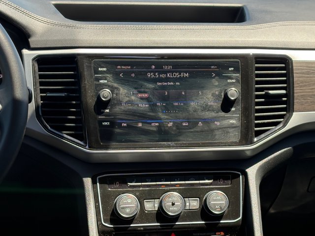 Used 2022  Volkswagen 3.6L V6 SE w/Technology image 18