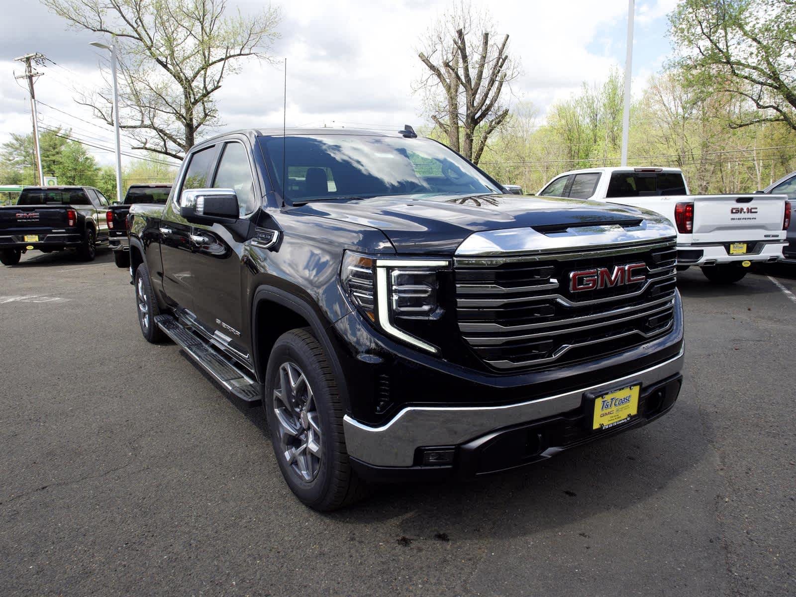 New 2026 Onyx Black GMC SLT image 3