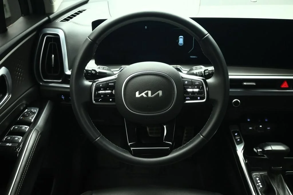 Certified Used 2025 White Kia SX image 34