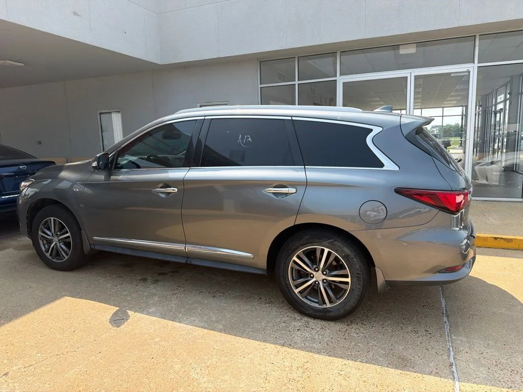 Used 2016 Gray INFINITI Base image 3