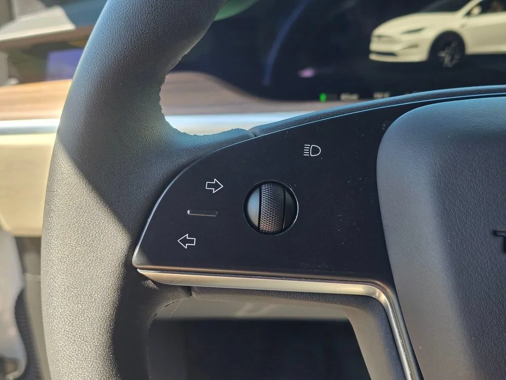 Used 2024  Tesla AWD image 27