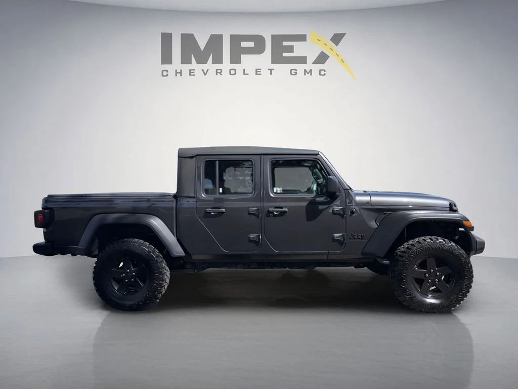 Used 2020  Jeep Sport image 6