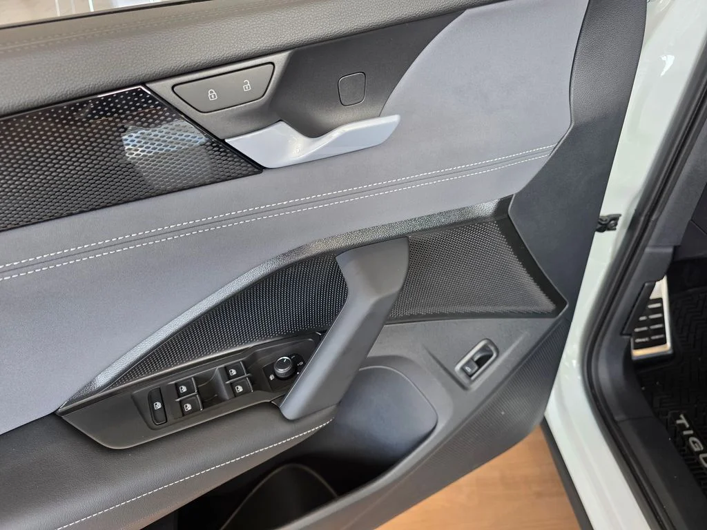 2026 Volkswagen Tiguan SE R-LINE BLACK - Photo 18
