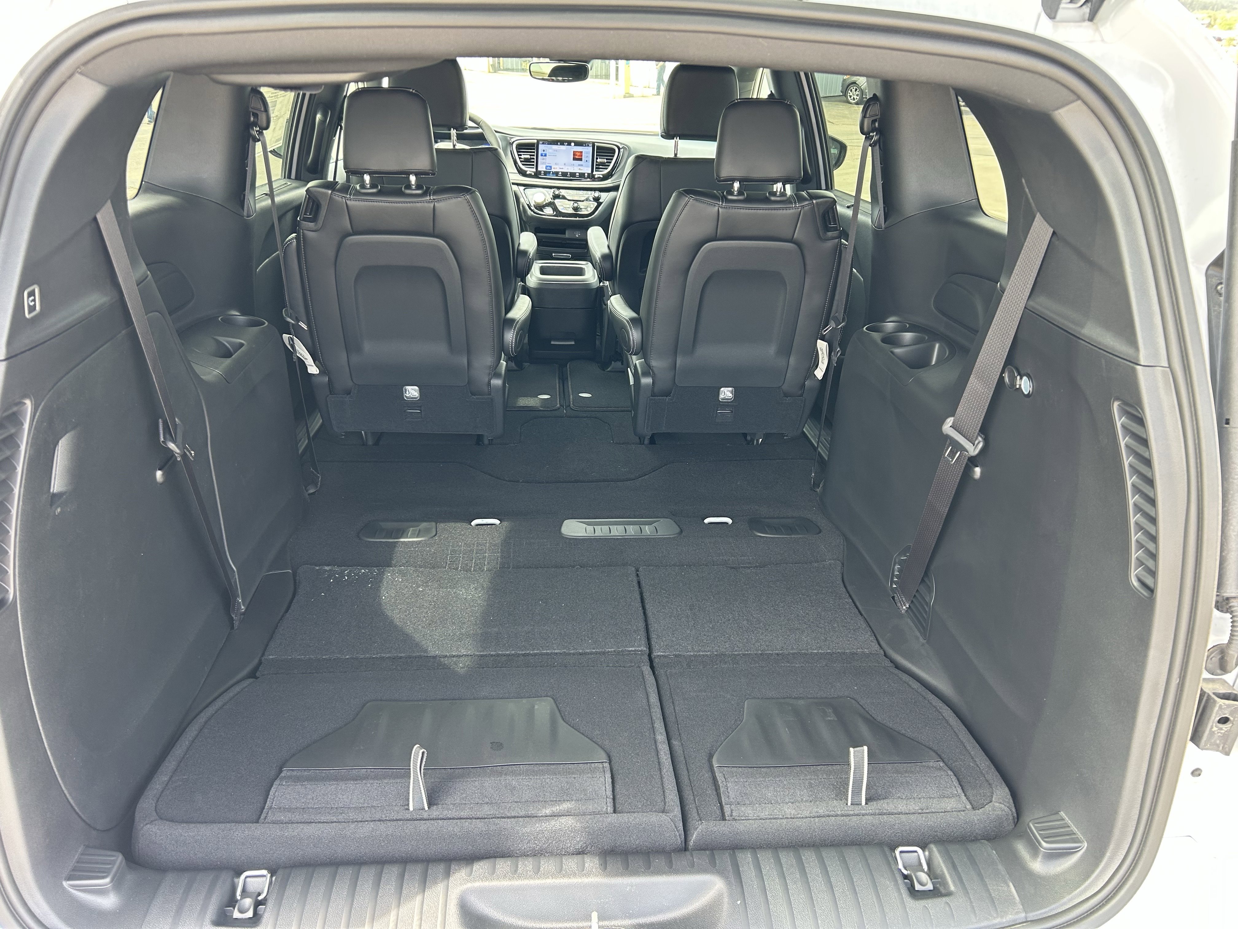 New 2026 Bright White Clearcoat Chrysler Select image 8