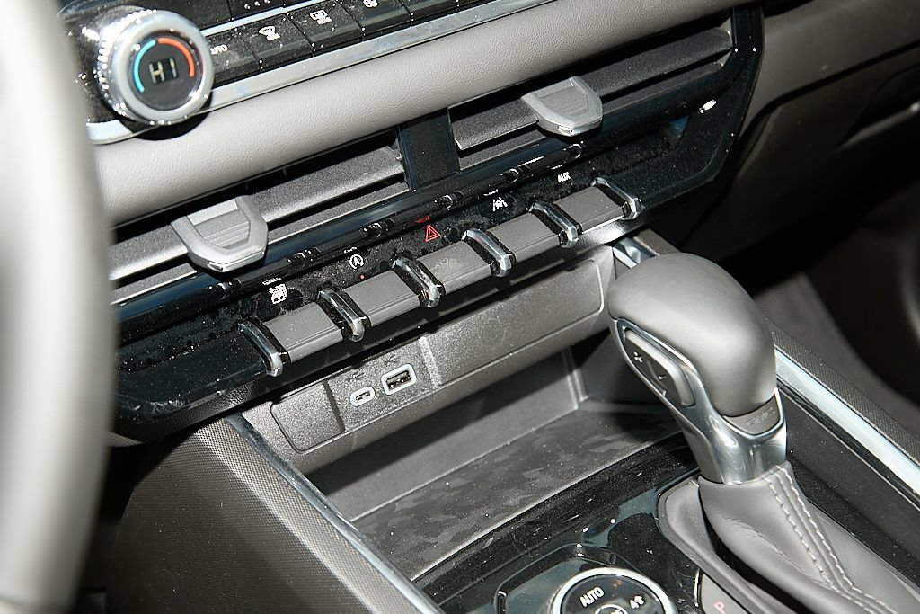 New 2026 Summit White GMC Elevation image 29