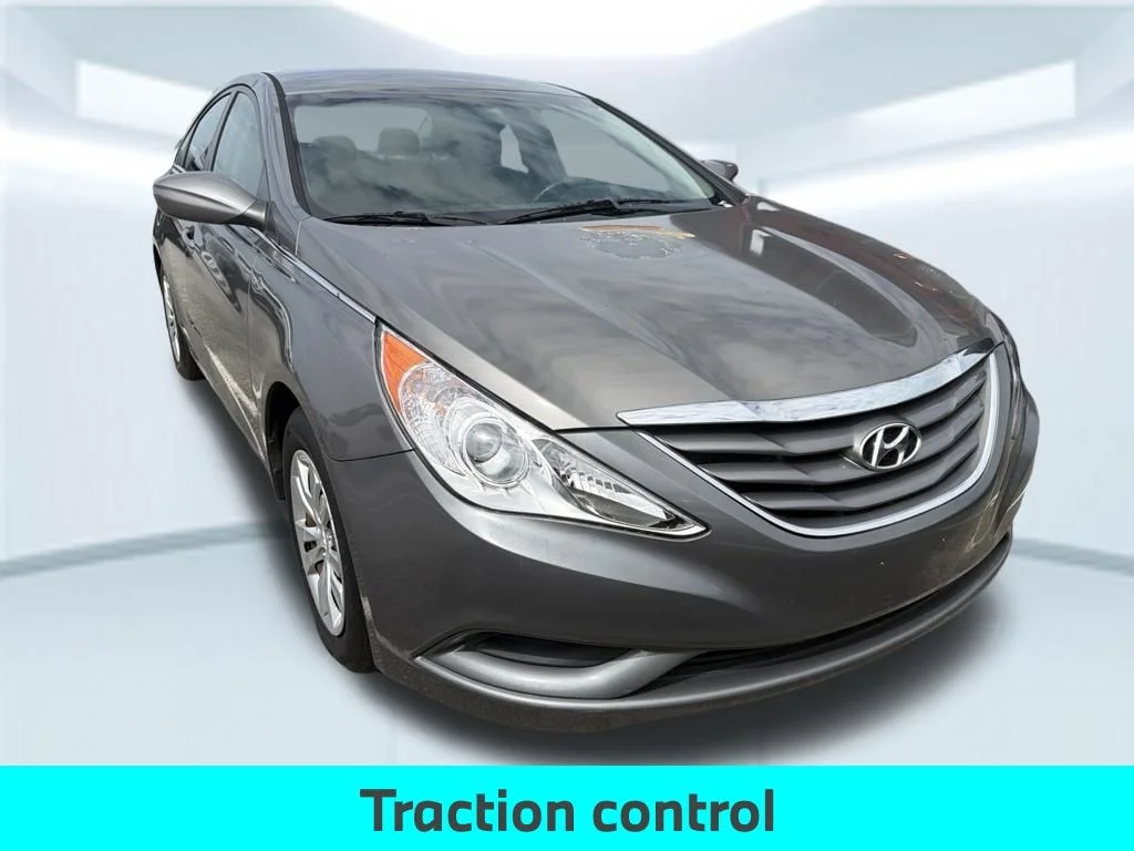 Used 2011 Gray Hyundai GLS image 2