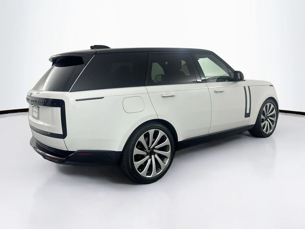 New 2026 White Land Rover SE image 5