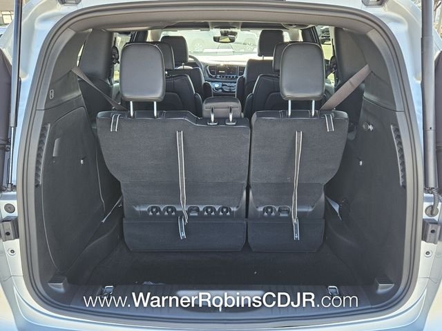 2026 Chrysler Pacifica Select - Photo 13