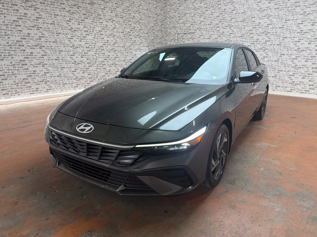 Used 2025 Amazon Gray Hyundai SEL Sport image 3