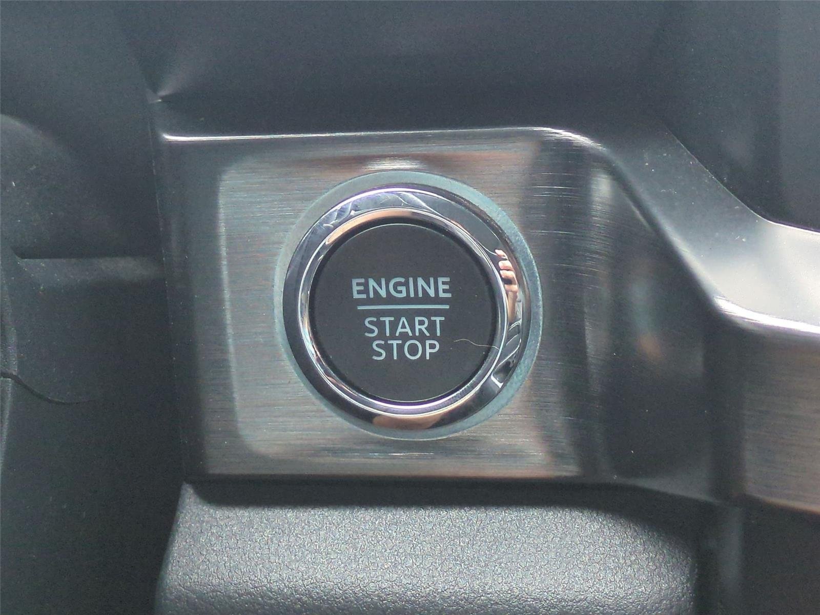 Used 2024 Star White Metallic Tri-Coat FORD  image 31