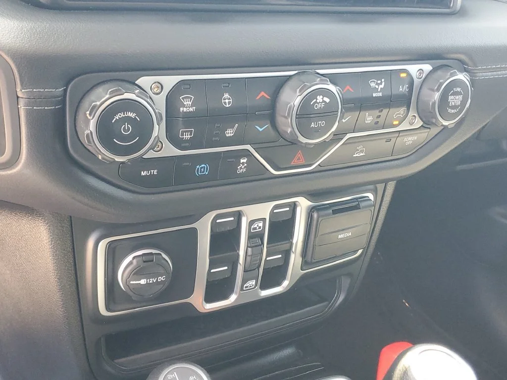 Used 2025 Gray Jeep Sahara 4xe image 20