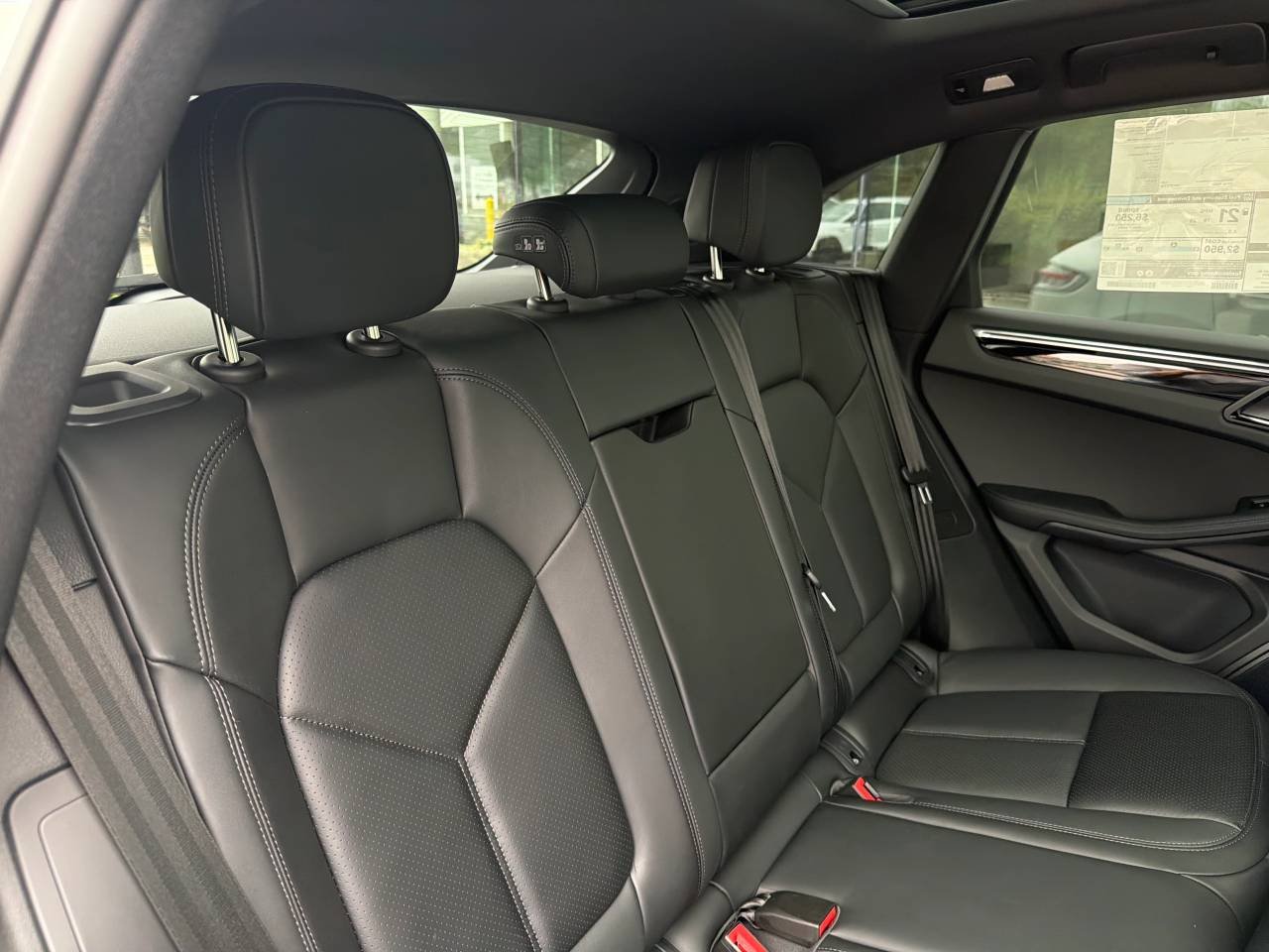 2026 Porsche Macan T - Photo 18