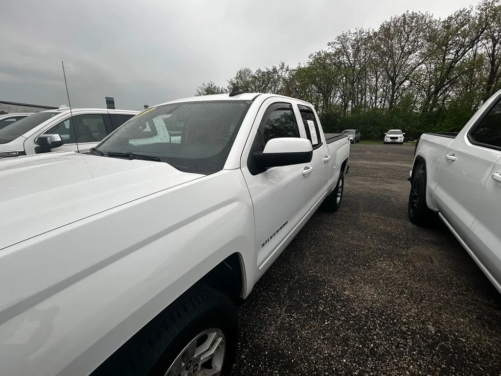 Used 2018 White Chevrolet LT image 35