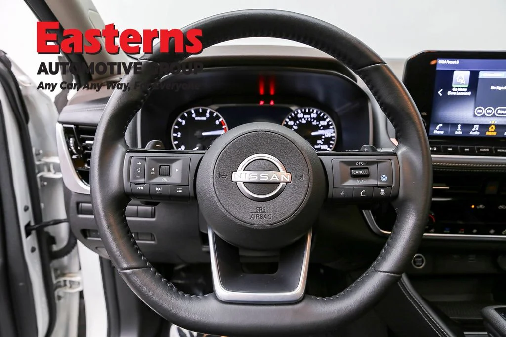 Used 2023 White Nissan SL image 10