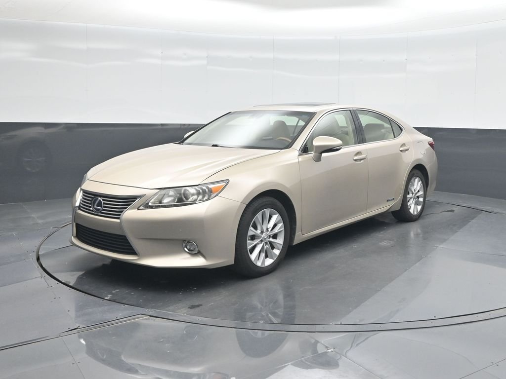 Used 2014 Beige Lexus 300h image 31