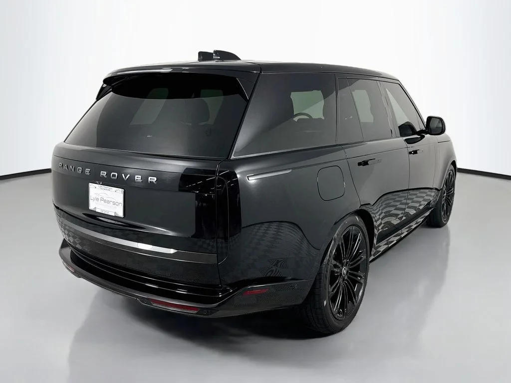 Certified Used 2025 Obsidian Black SV Bespoke Ultra Metallic Gloss Land Rover SE image 9