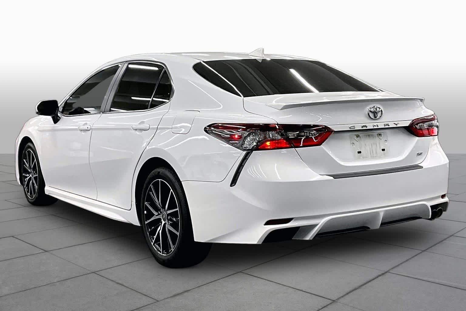 Used 2024 Ice Cap Toyota SE image 11