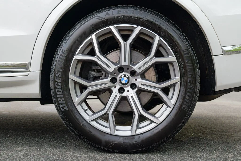 Used 2023 Mineral White Metallic BMW xDrive40i image 14
