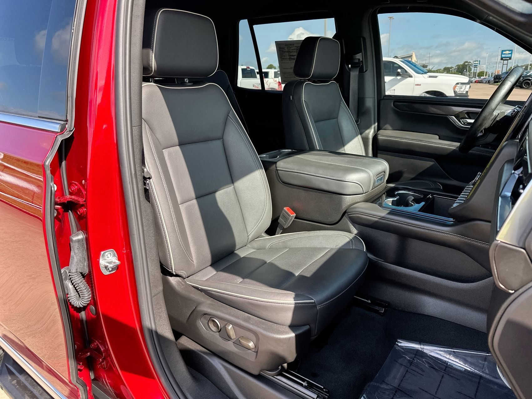 Used 2025 Volcanic Red Tintcoat GMC Elevation image 27