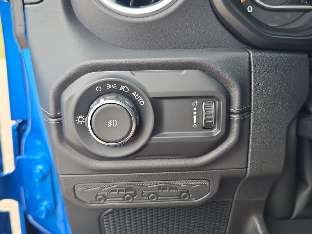 New 2026 Hydro Blue Pearl-Coat Exterior Paint Jeep Sahara image 22