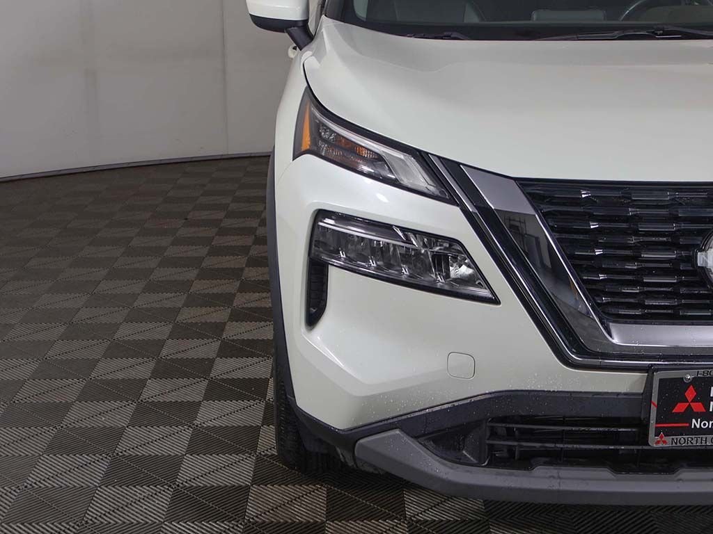 Used 2023 White Nissan SV image 14