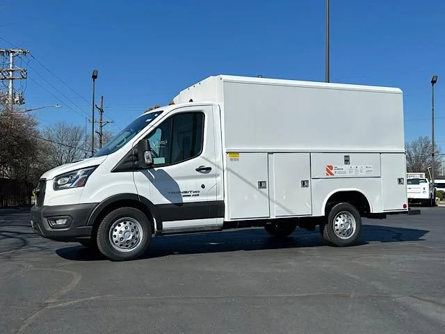 New 2024 Oxford White Ford Cutaway image 3